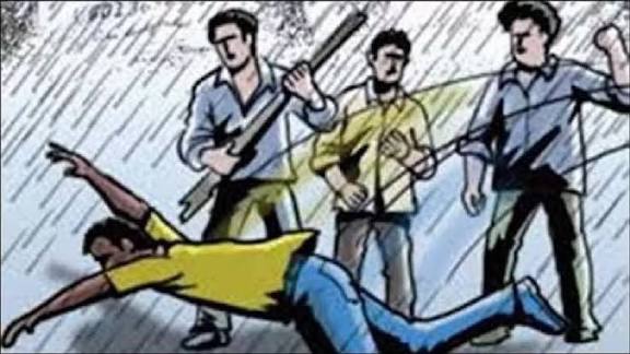 चोर समझकर ससुराल आएं दामाद को गांववालो ने पीटा , भीड़ में ससुर भी था शामिल, पुलिस के सामने हुई पहचान