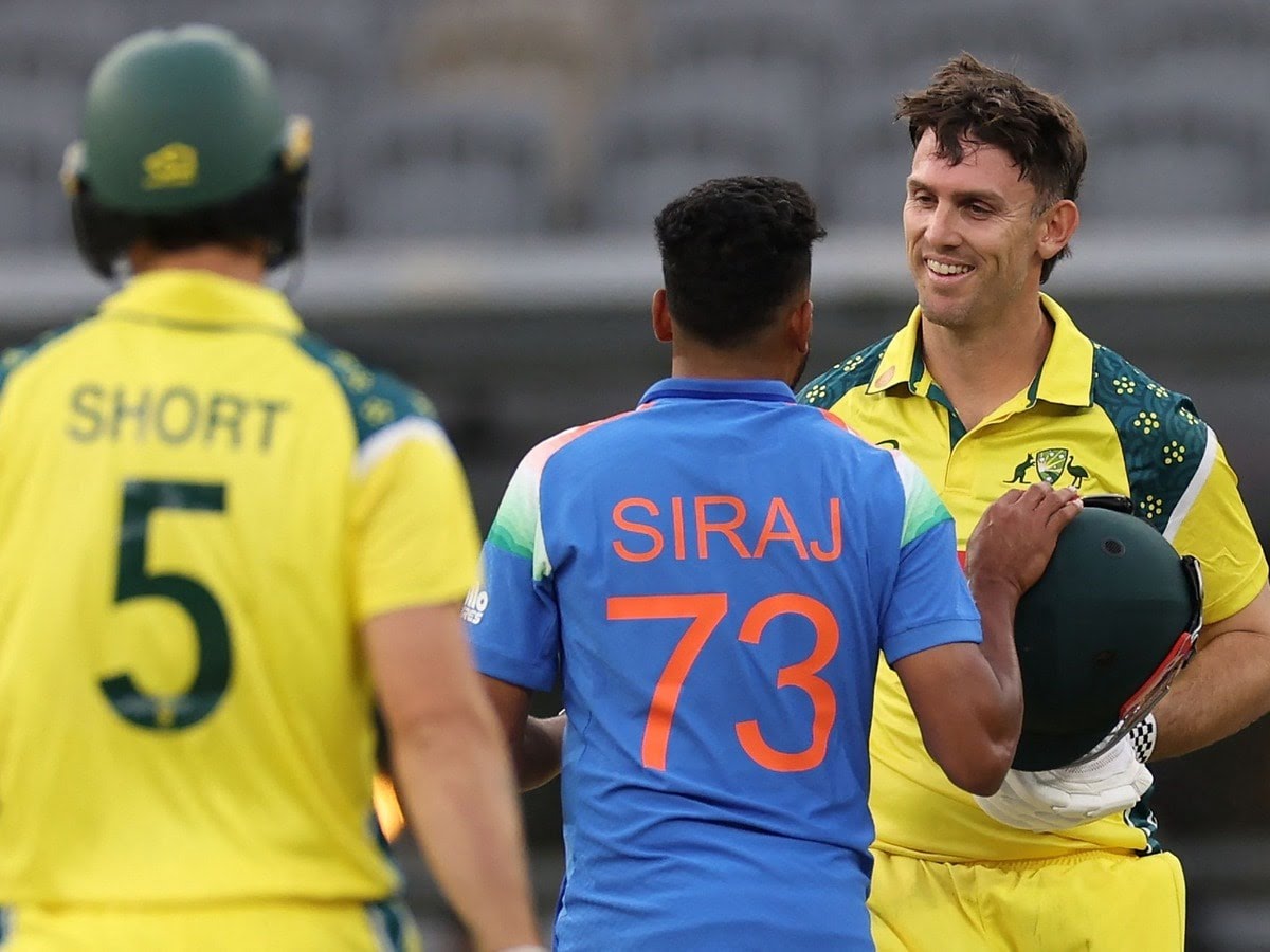 IND vs AUS 1st ODI Live Score: ऑस्ट्रेलिया ने 7 विकेट से जीता पहला वनडे, पर्थ में रोहित-कोहली नहीं चले
