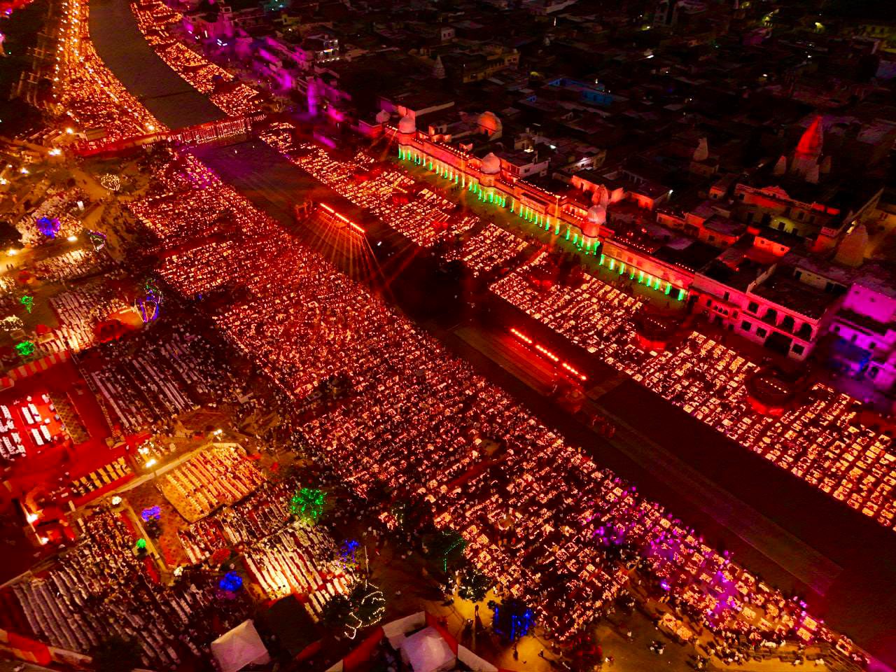 रामनगरी अयोध्या में 26 लाख 17 हजार दीपक जलाने का रिकॉर्ड