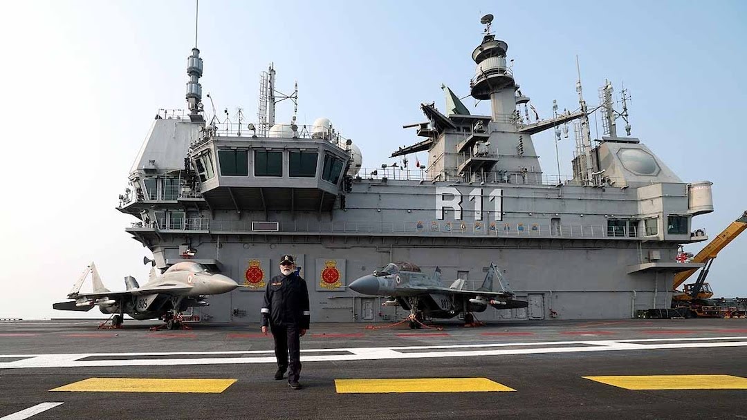 PM मोदी ने जवानों के साथ मनाई दीपावली : विक्रांत ने अपने नाम से ही पाकिस्तान की नींद उड़ाई’