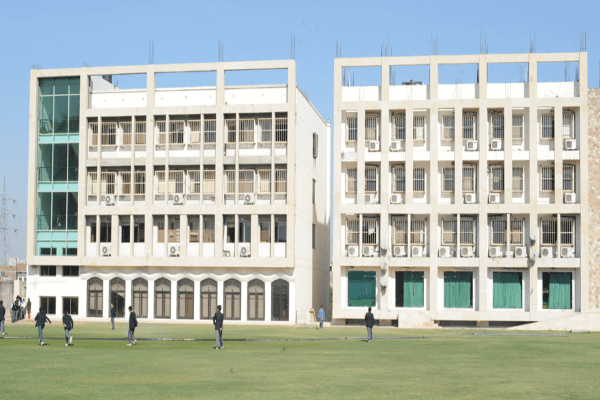 Jaipur School Incident: स्कूल में दर्दनाक हादसा , 6th क्लास की छात्रा की छत से गिरकर मौत.. पिता ने FIR दर्ज कराई