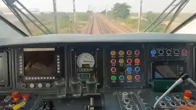 राजस्थान में वंदे भारत का ट्रायल... 180 किमी प्रति घंटे की रफ्तार से दौड़ी, लोको पायलट के पास रखे पानी से भरे ग्लास से नहीं छलका एक बूंद पानी