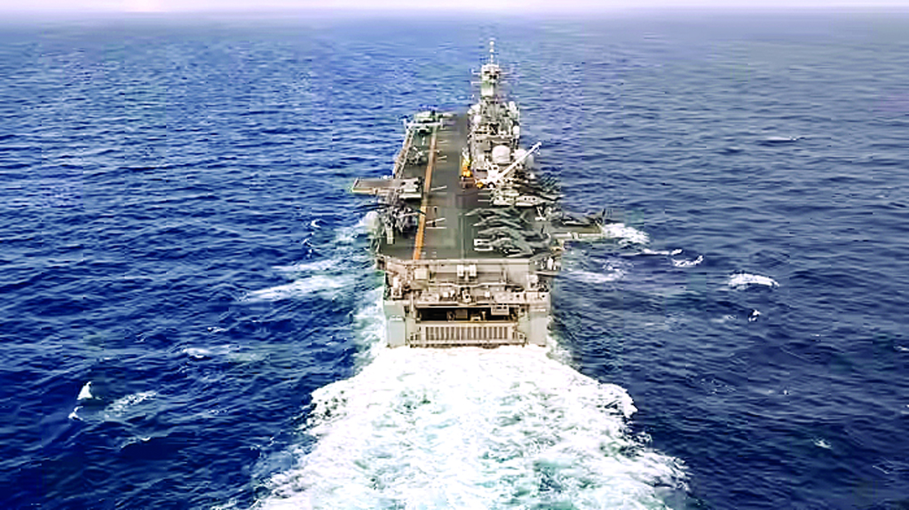अमेरिकी ने होर्मुज स्ट्रेट में उतारे अपने 2 मिसाइल डिस्ट्रॉयर जहाज