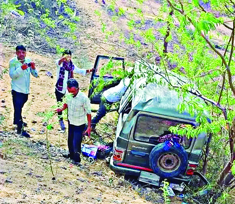 सडक़ हादसा: मां-बेटे समेत चार की मौत, दो गंभीर घायल