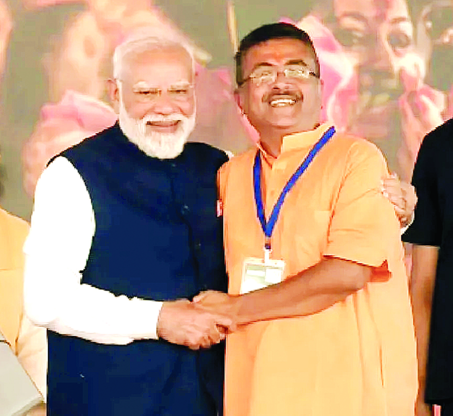 सुवेंदु अधिकारी ने ली मुख्यमंत्री की शपथ: दिलीप घोष, अग्निमित्रा पॉल, अशोक कीर्तनिया, क्षुदीराम टूडू, निषिथ प्रमाणिक मंत्री बने, सुवेंदु ने कहा- पश्चिम बंगाल में अब ‘सोनार बांग्ला’