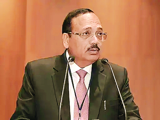 सुप्रीम कोर्ट के सीजेआई सूर्यकांत बोले: कुछ बेरोजगार युवा कॉकरोच जैसे होते हैं, जो बाद में मीडिया, सोशल मीडिया या RTI एक्टिविस्ट बनकर सिस्टम पर हमला  करते हैं