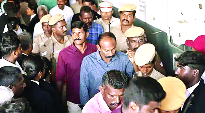 9 पुलिसकर्मियों को सजा-ए-मौत