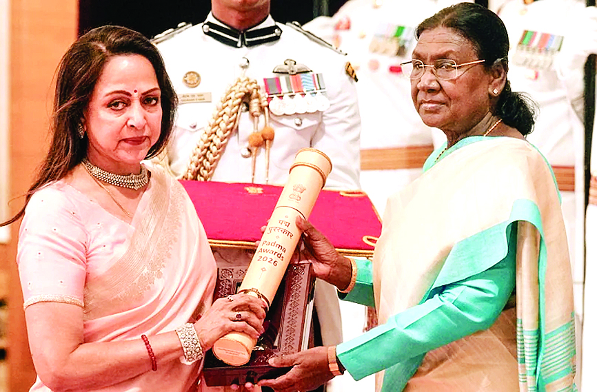 एक्टर धर्मेन्द्र को मरणोपरांत पद्म विभूषण, महिला क्रिकेटर हरमनप्रीत को पद्मश्री