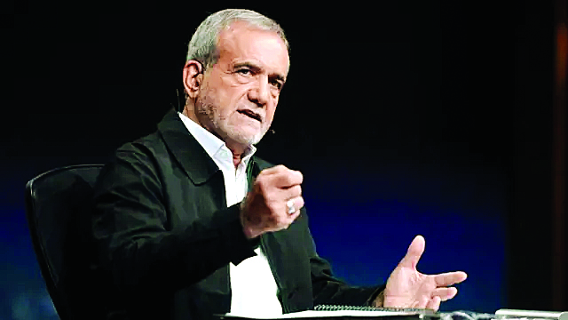 खार्ग पर हमले के बाद ईरान ने अमेरिका को दिखाया ठेंगा, राष्ट्रपति पेजेशकियन बोले- 1 करोड़ 40 लाख सैनिक तैयार, लेकिन झुकेंगे नहीं