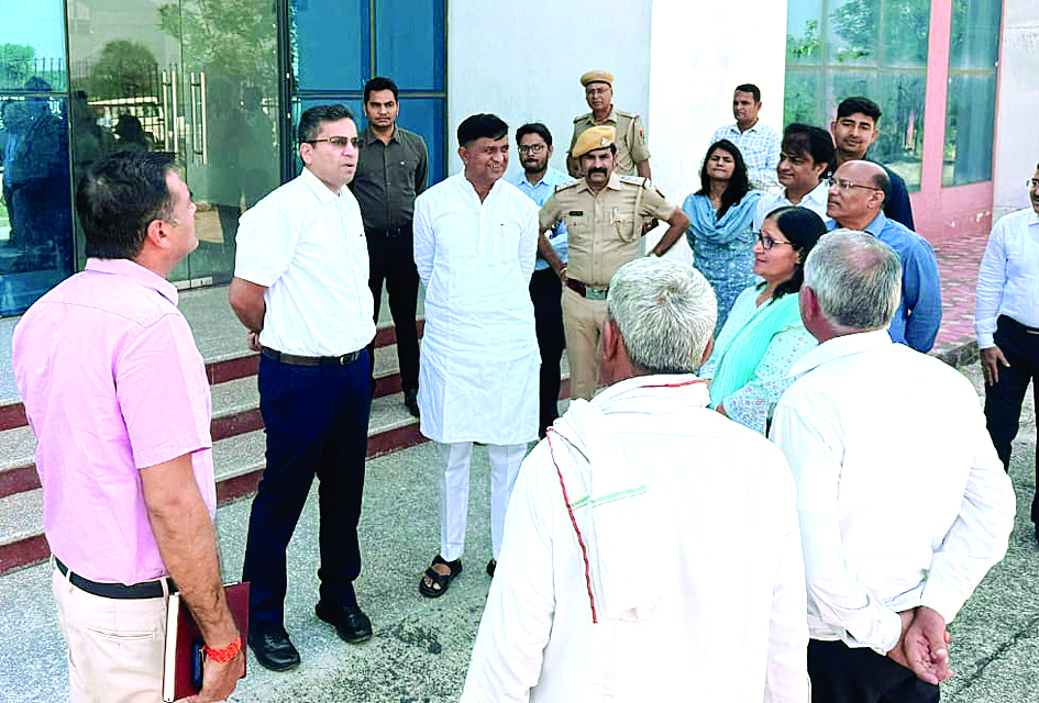 अम्बेडकर जयंती के राज्य स्तरीय कार्यक्रम की तैयारियों में तेजी, जिला कलेक्टर ने किया कार्यस्थल का निरीक्षण