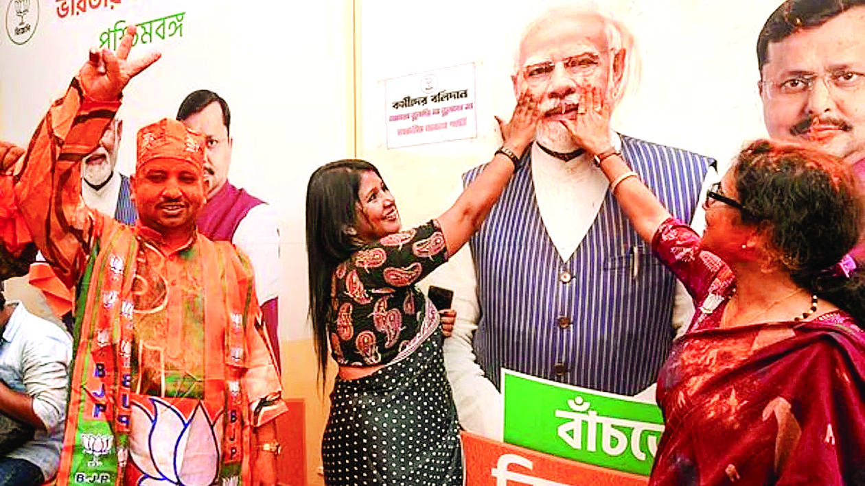 बंगाल में पहली बार खिला कमल, असम में हिमंता की मचाया धमाल, केरलम से लेफ्ट का किला ध्वस्त, पूर्व में मोदी की सूनामी, दक्षिण में विजय की आंधी