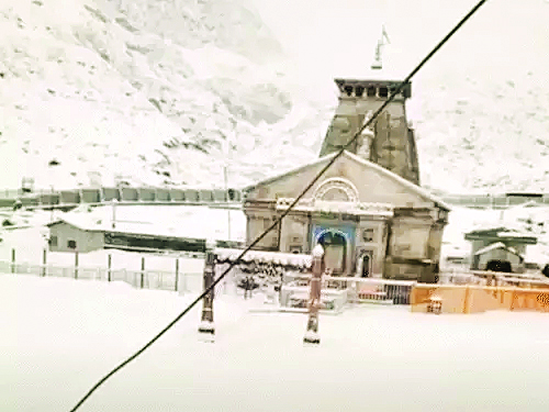 केदारनाथ, बद्रीनाथ, गंगोत्री और यमुनोत्री में हो रही बर्फबारी, राजस्थान के कई जिलों में तूफानी बारिश के साथ ओले गिरे