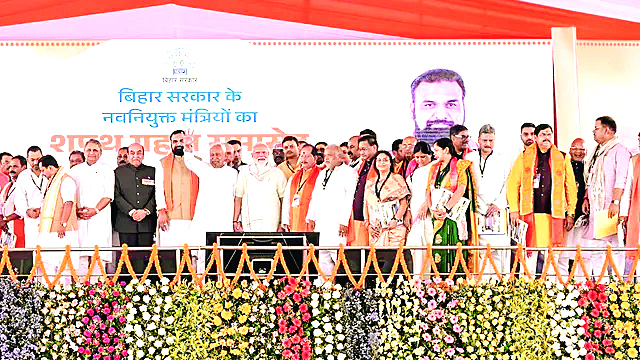सम्राट कैबिनेट: BJP-JDU समेत 32 मंत्रियों ने ली शपथ, नीतीश के बेटे की राजनीति में धमाकेदार एंट्री