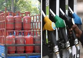 सरकार ने कहा- गैस, पेट्रोल की कोई कमी नहीं, 60 दिनों का कच्चा तेल भंडारण