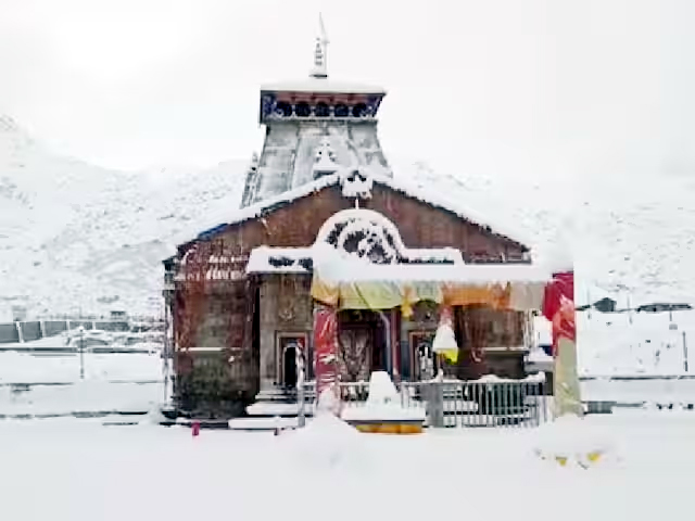 मौसम में बदलाव: केदारनाथ में लगातार तीसरे दिन भी हुई बर्फबारी, सिक्किम में हजारों पर्यटक फंसे, रेस्क्यू जारी