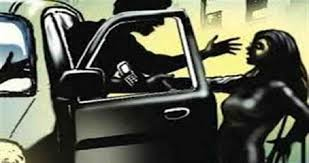 मंदिर जाते समय विवाहिता को कार में डाल ले गए आरोपी