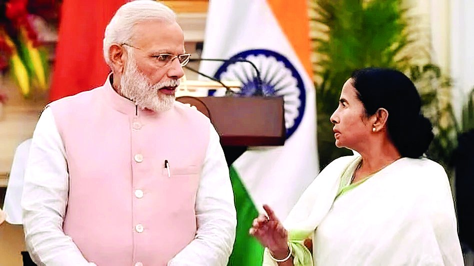 ममता ने पाक की गीदड़भभकी को लेकर पीएम मोदी पर चुप्पी साधने का लगाया आरोप, कल पाकिस्तानी रक्षा मंत्री ने कोलकाता पर एयर स्ट्राइक करने की कही थी बात