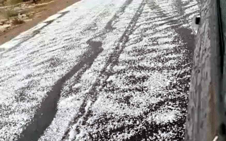 कई राज्यों में अचानक से मौसम बदला, तेज बारिश के साथ ओले गिरे, हिमाचल और कश्मीर में जोरदार बर्फबारी की आशंका, राजस्थान में तेज हवा के साथ बारिश और ओले गिरे