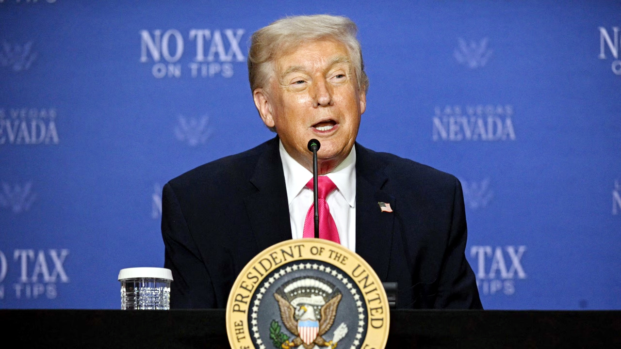 अमेरिकी राष्ट्रपति डोनल्ड ट्रंप ने कहा - शांति वार्ता को लेकर उनके ऊपर कोई दबाव नहीं